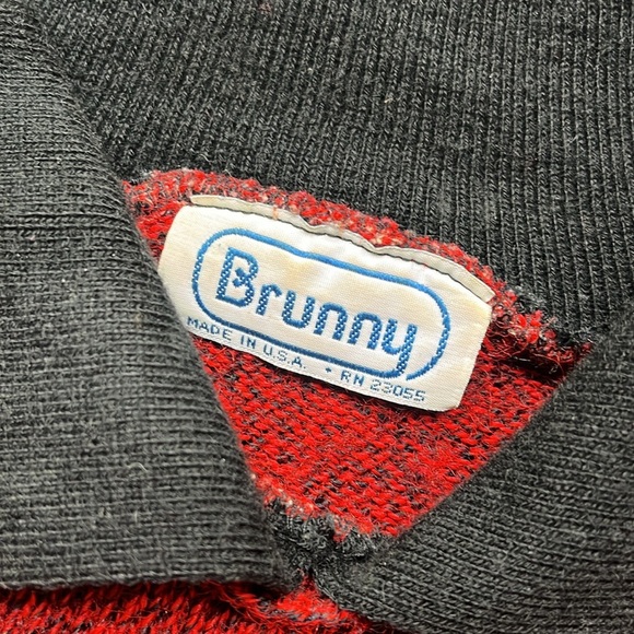 90s Vintage Grandpa Sweater with Black Collar Detailing - Picture 15 of 17